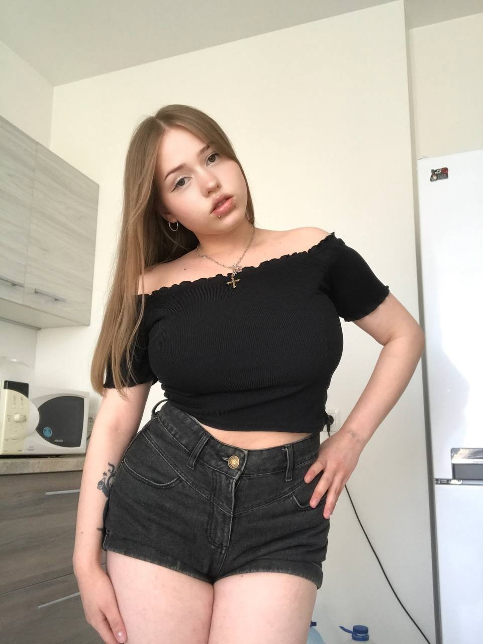 Photo by Mia Milkers with the username @MiaMilkers, who is a star user,  February 17, 2024 at 1:48 AM. The post is about the topic Sexy BBWs and the text says 'Who is a lover of girls with huge forms? 😍'