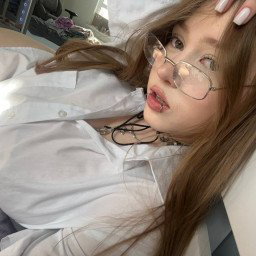 Photo by Mia Milkers with the username @MiaMilkers, who is a star user,  April 27, 2024 at 1:01 PM. The post is about the topic Glasses and the text says 'Hello, Sharesome!'