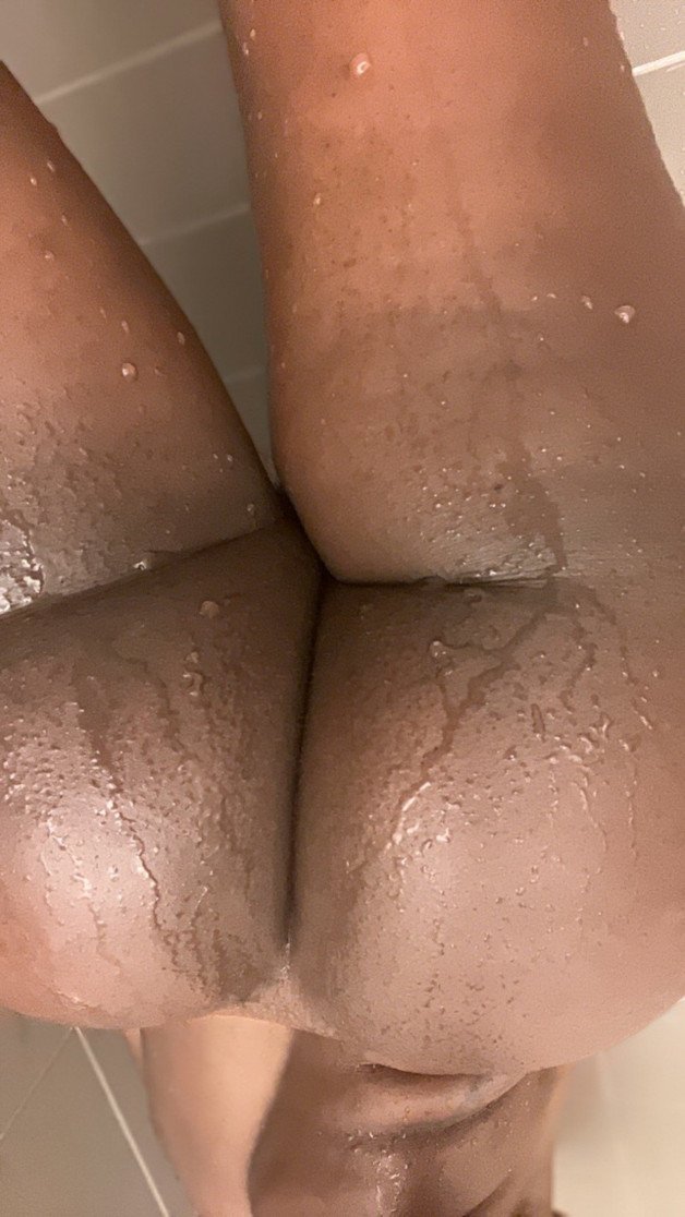 Photo by Diamondbae with the username @Diamondbaedoll, who is a star user,  February 29, 2024 at 7:26 PM. The post is about the topic Showering and the text says 'https://sunroom.so/baddiedaunique'