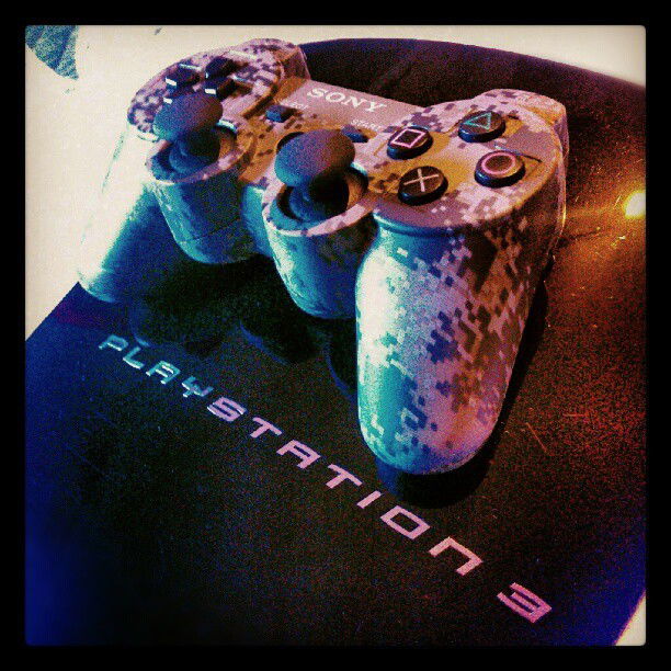 Photo by Nutterbutter with the username @NuttsNButts,  September 25, 2012 at 11:56 PM and the text says '#ps3#playstation#playstation3#sony#digicam#camo#cod#call#of#duty#videogames (Taken with Instagram)'