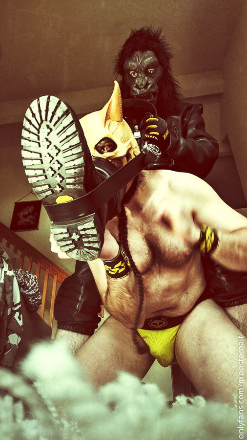 Photo by Monsterbait with the username @Monsterbait, who is a star user,  April 8, 2020 at 6:24 PM. The post is about the topic GayMonsters and the text says 'Photos, videos, art and more!📸
Hundreds of kinky posts for only 5$🦍
https://onlyfans.com/monsterbait 🔗

Join the fun, buy messy art, smell my clothes! 

#GayArtist #GayPorn #MaskPorn'