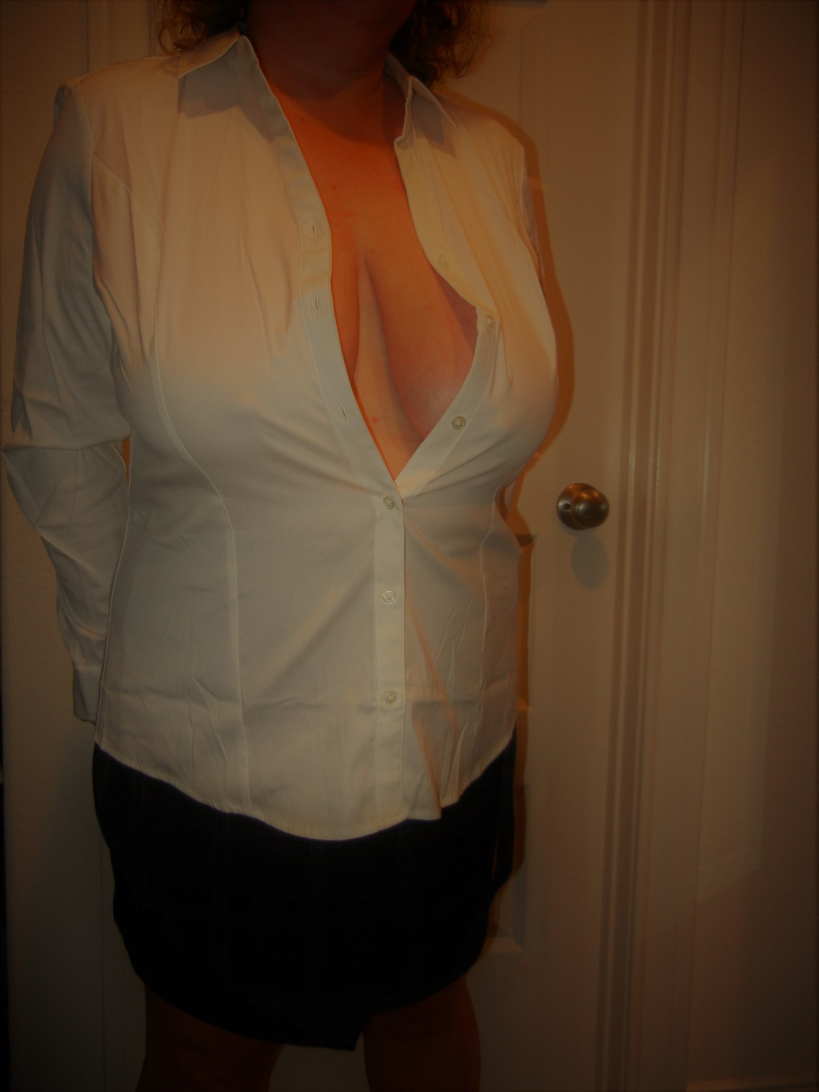 Photo by Foxywifey1975 with the username @Foxywifey1975, who is a verified user,  March 28, 2024 at 12:30 AM and the text says 'Work dinner with hubby tonight. Think his coworkers will like my outfit?'