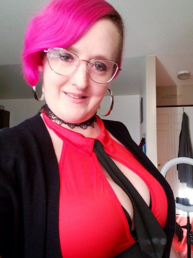 Photo by Kennedy Channing with the username @kennedy36dd, who is a star user,  October 17, 2024 at 12:30 PM. The post is about the topic Glasses and the text says 'Am I your kind of business woman? 

👄 LINKS ARE IN BIO 👄

💙OF: kennedy36dd 

~💜Manyvids.com: Kennedy Channing
XXX ^^^^

ONLYFANS CONTAINS...
💥Sexy dancing
💥Lingerie
💥Sexy pics (some nudes and pussy shots), 💥Solo
💥Oil play
💥Mini..'