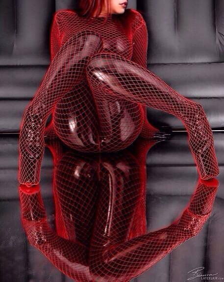 Photo by ForLadyLovers with the username @ForLadyLovers,  April 21, 2014 at 1:55 PM and the text says '#Latex  #fish  #nets  #red  #hair'