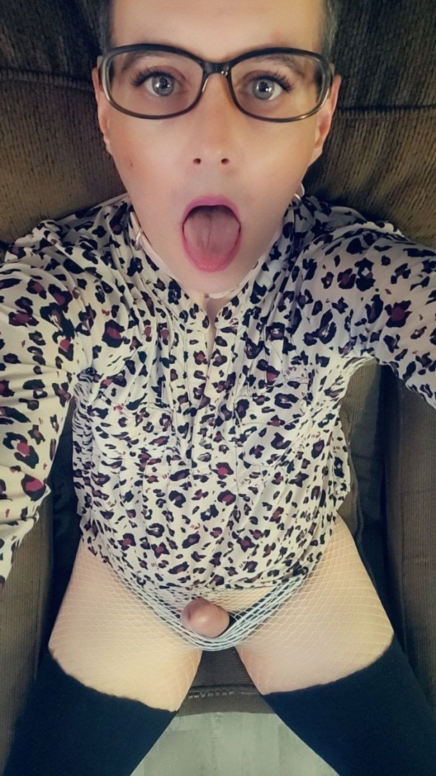 Photo by BunnyBailey with the username @BunnyBailey, who is a verified user,  July 14, 2024 at 3:51 PM and the text says 'Slide your cock inside my mouth and face fuck me till you cum down my throat 
#facefuck  #fuckboy #anal #mouthopen'