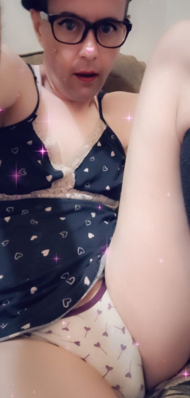 Album by BunnyBailey with the username @BunnyBailey, who is a verified user,  October 28, 2024 at 6:41 PM and the text says 'old slutty horny, anal pictures'