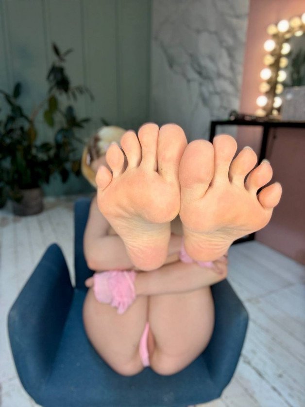 Photo by yummy froggy with the username @Froggy01, who is a star user,  May 20, 2024 at 4:15 AM. The post is about the topic Foot Fetish and the text says '🐾🐾meow🐾🐾 and now lick them!'