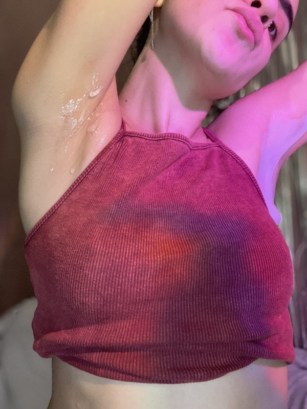 Photo by naughtymolly with the username @naughtymolly, who is a star user,  October 15, 2024 at 9:13 AM and the text says 'For my naughty armpit lovers'