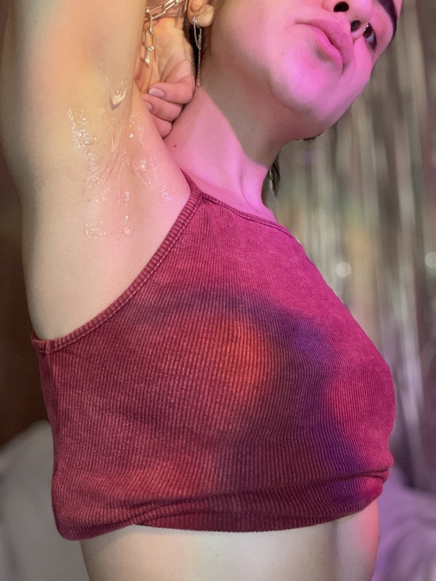 Photo by naughtymolly with the username @naughtymolly, who is a star user,  October 10, 2024 at 9:56 AM. The post is about the topic Armpit and the text says 'How I’ll wait for you at home'