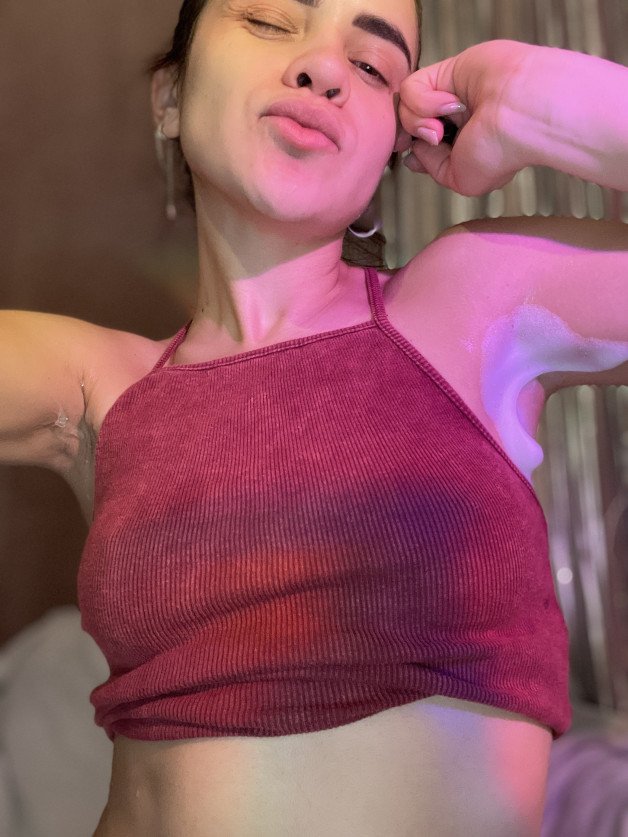 Photo by naughtymolly with the username @naughtymolly, who is a star user,  October 10, 2024 at 1:04 AM and the text says 'Do you prefer ideal shaved armpit?'