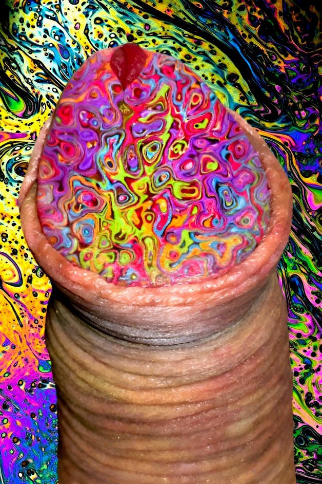 Photo by DickFrotter69 with the username @DickFrotter69, who is a verified user,  July 17, 2024 at 4:38 AM. The post is about the topic Art Cock Photos and the text says '🌈A splash of colour 🍭'