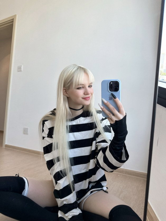 Photo by tinyjoyy with the username @tinyjoyy, who is a verified user,  June 3, 2024 at 7:41 PM. The post is about the topic Mirror Selfies and the text says 'I'm cute?'
