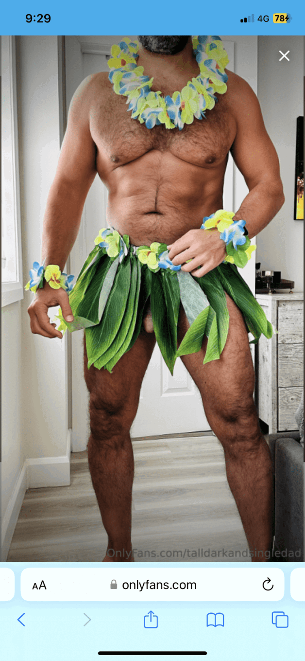 Album by Lord Mikaelys with the username @LordMikaelys, who is a verified user,  October 29, 2024 at 1:53 PM. The post is about the topic Gay Amateur and the text says 'Daddy is practicing for Halloween 🎃👻🏝️🌺'