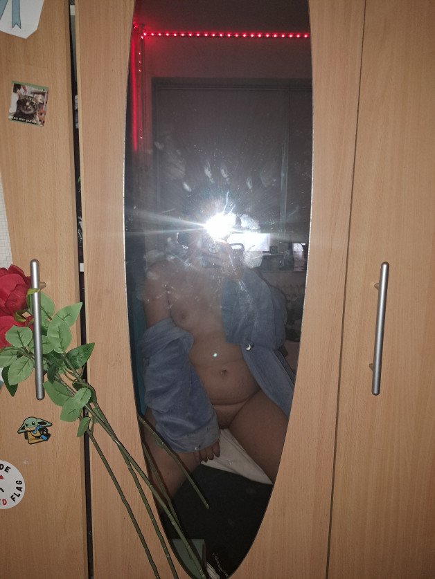 Photo by Little toni ❤️ with the username @Littletoni, who is a verified user,  July 2, 2024 at 9:36 AM and the text says 'Just woke up don't mind the hand prints on the mirror it can happen when you get fucked against it 😌😌🤭🤭'