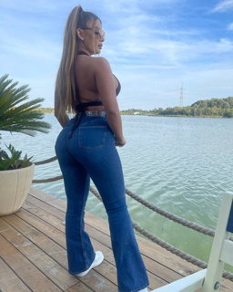 Photo by Vara Bella with the username @lovingvarabella, who is a star user,  June 21, 2024 at 12:50 PM. The post is about the topic Jeans and the text says 'who likes the view?'