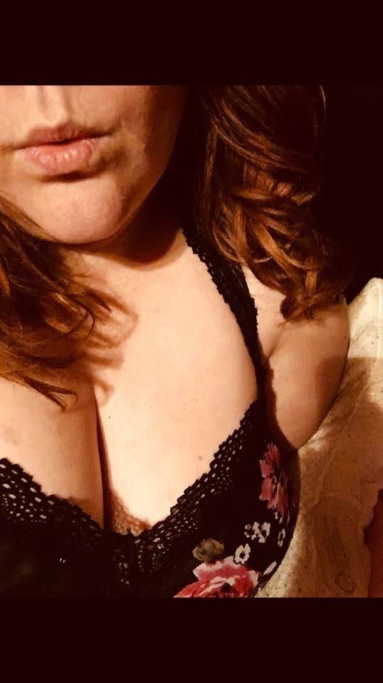 Photo by IrishMermaid with the username @IrishMermaid,  May 26, 2019 at 3:15 PM. The post is about the topic Amateur Redheads and the text says 'Come check out my page or chat with me. ;)'