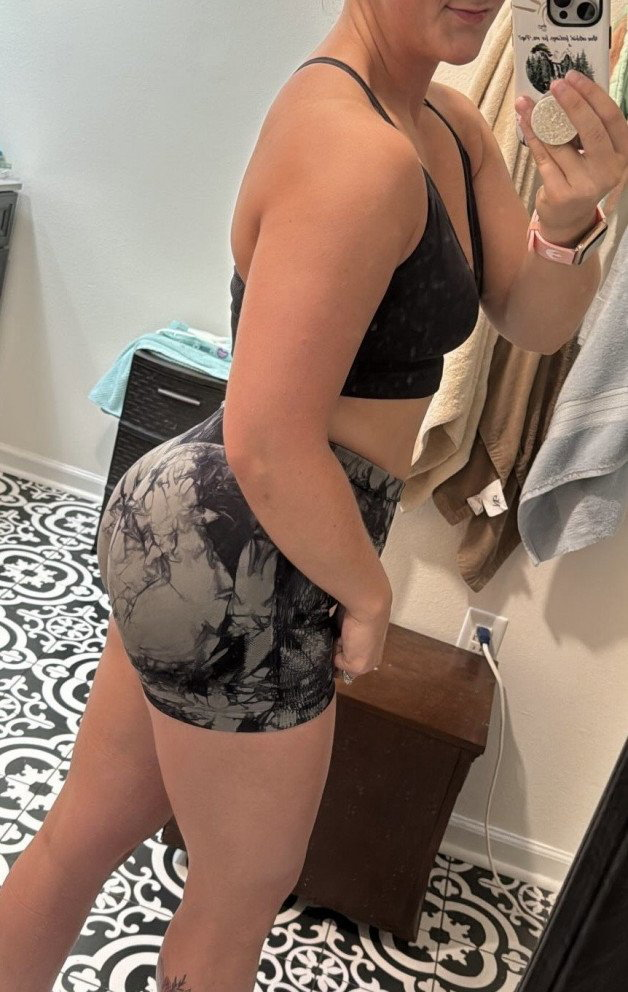 Photo by prettyblonde04 with the username @prettyblonde04, who is a verified user,  June 29, 2024 at 8:47 PM. The post is about the topic Fitness Selfies and the text says 'Who doesnt appreciate a good booty workout?'