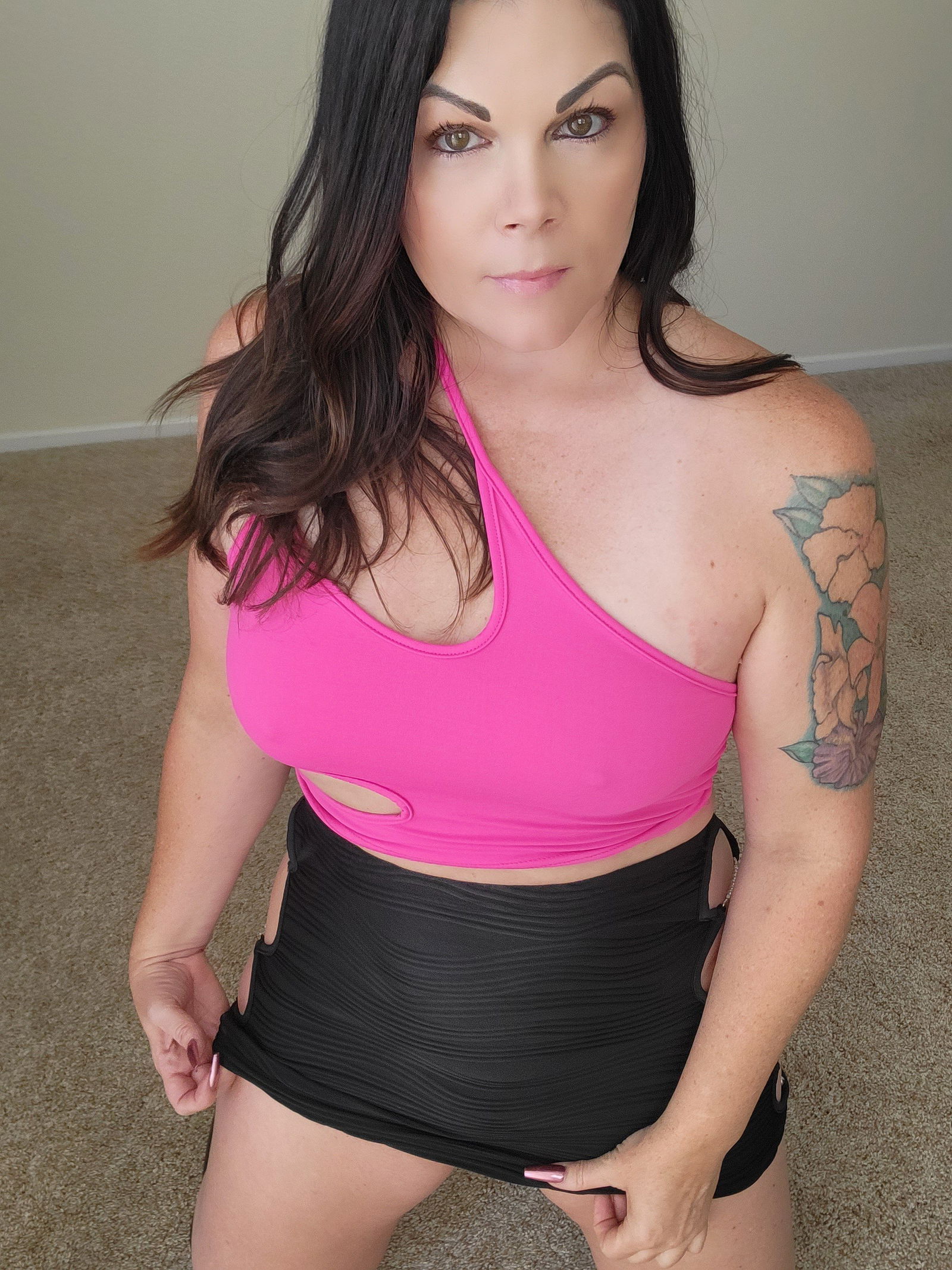 Album by Hottmom76 with the username @Hottmom76, who is a verified user,  September 12, 2024 at 5:44 PM. The post is about the topic MILF and the text says 'Get my Google drive for juat $35 today only! I take cashapp, venmo, or Paypal.  
over 100 videos and 700 pictures'