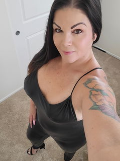 Photo by Hottmom76 with the username @Hottmom76, who is a verified user,  July 29, 2024 at 10:23 PM. The post is about the topic MILF and the text says 'Slushy - Check it out 👇 https://www.slushy.com/@Hottmom1976?af=6654dc36a599e522786e5960'