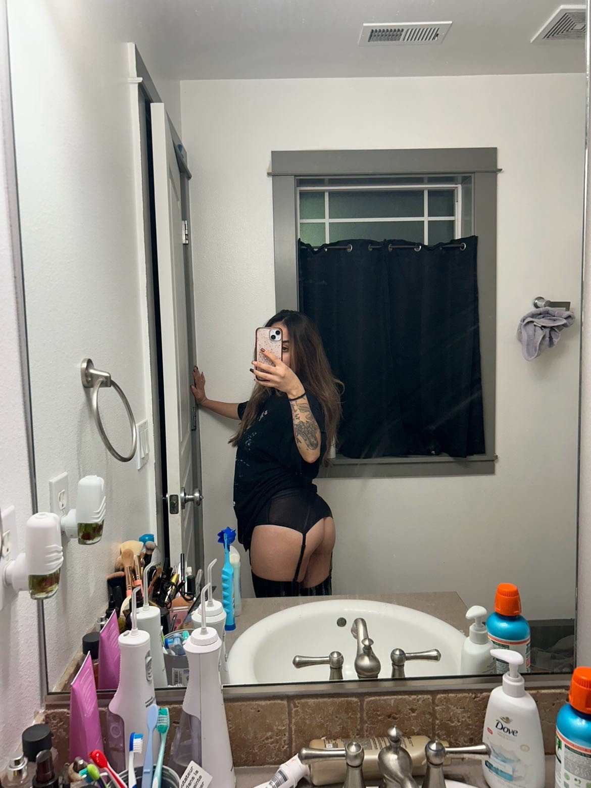 Album by Pinklipz with the username @Pinklipz, who is a verified user,  November 4, 2024 at 9:03 PM. The post is about the topic MILF