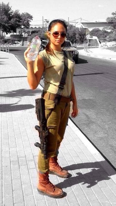 Photo by Ashtondm with the username @Ashtondm,  August 15, 2015 at 10:40 PM and the text says 'Ah IDF pornLove it'