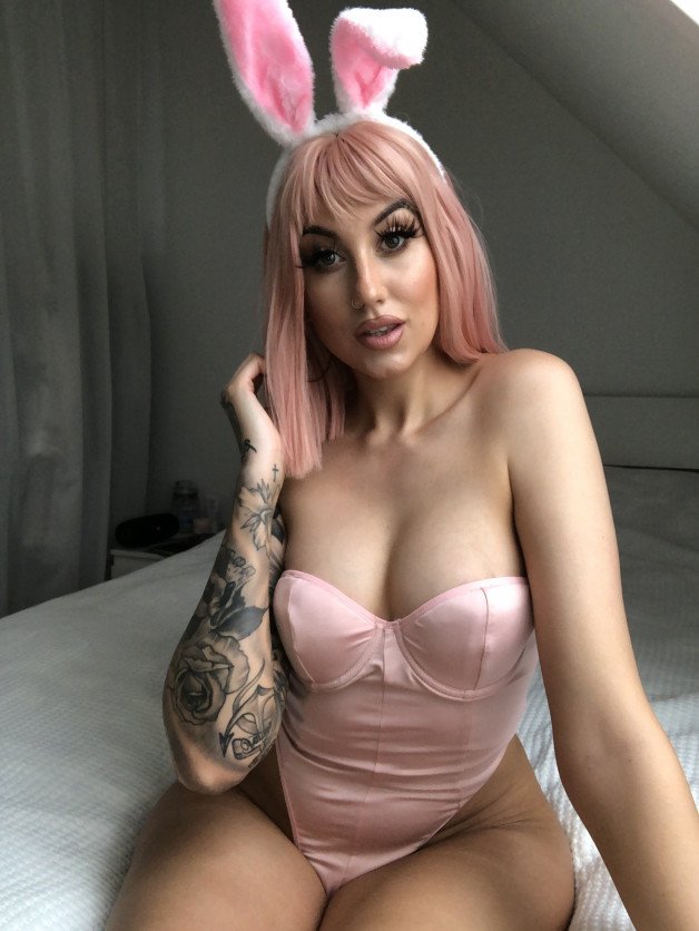 Photo by tattooedxmia with the username @tattooedxmia, who is a star user,  November 4, 2024 at 4:01 PM. The post is about the topic Amateurs and the text says 'who could say no to the bunny🫦'