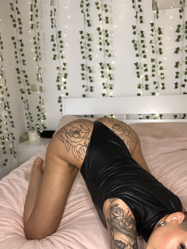 Photo by tattooedxmia with the username @tattooedxmia, who is a star user,  October 10, 2024 at 3:26 PM. The post is about the topic Ass and the text says 'do you like me bending down daddy'