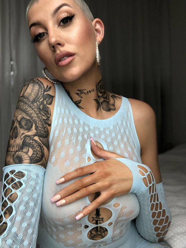 Photo by tattooedxmia with the username @tattooedxmia, who is a star user,  August 10, 2024 at 3:30 PM. The post is about the topic Amateurs and the text says 'would you have a nice day with me?'