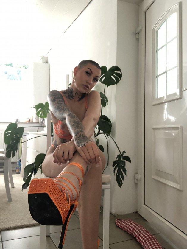 Photo by tattooedxmia with the username @tattooedxmia, who is a star user,  September 11, 2024 at 4:38 PM. The post is about the topic Amateurs and the text says 'ready to take over your body'