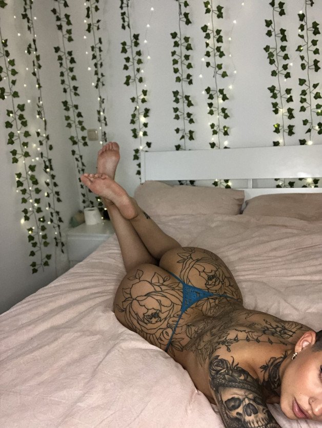 Photo by tattooedxmia with the username @tattooedxmia, who is a star user,  July 29, 2024 at 6:53 PM. The post is about the topic Ass and the text says 'am I a baddie?'