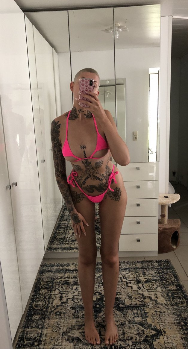 Photo by tattooedxmia with the username @tattooedxmia, who is a star user,  August 4, 2024 at 2:45 PM. The post is about the topic Amateurs and the text says 'Im ready for you in pink hehe'