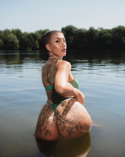 Photo by tattooedxmia with the username @tattooedxmia, who is a star user,  October 4, 2024 at 7:44 PM. The post is about the topic Amateurs and the text says 'time to get wet on this friyay 🥰'