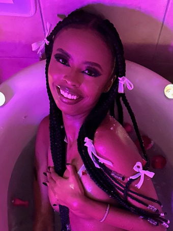 Petite Ebony Naomi