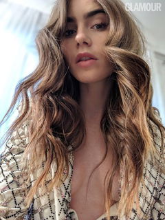 Photo by Virashe with the username @Virashe,  December 15, 2018 at 10:15 PM and the text says 'hotcelebsco:

Lily Collins (with a slight tease)'