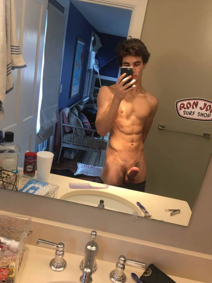 Photo by jpwrighty92 with the username @jpwrighty92,  December 2, 2018 at 12:30 AM and the text says 'hot-teenboys-only:

coolyounglover:

hornyykidd16:
Such a sexy boy with a massive cock
whaaaat ??? mmhhh come here!!!! wow

Holy cow that’s a long cock'