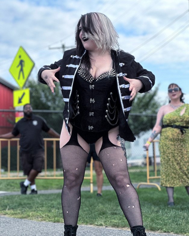 Photo by mirandaxdarling with the username @mirandaxdarling, who is a star user,  September 19, 2024 at 4:11 PM. The post is about the topic Goth Girls and the text says 'I’m my best self when I’m dancing to MCR 🖤🥁'