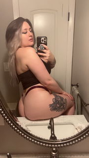 Shared Photo by mirandaxdarling with the username @mirandaxdarling, who is a star user,  October 15, 2024 at 3:19 PM. The post is about the topic Amateur selfies