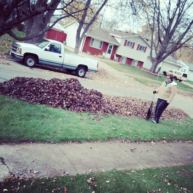 Photo by thejarett with the username @thejarett,  November 9, 2014 at 9:41 PM and the text says 'It doubled in length #leaves #wifeforreference #leaves  #wifeforreference'