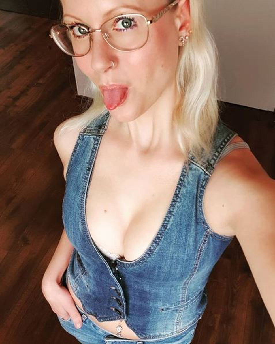 Photo by MyDirtyHobby Emily with the username @MyDirtyHobby, who is a brand user,  April 13, 2020 at 1:54 PM. The post is about the topic Amateur Clips and the text says 'Take a look at #BlondeHexe on #MyDirtyHobby and enjoyyy!

#mydirtyhobby #mdh #staysafe #stayhome #tuesdayvibes'