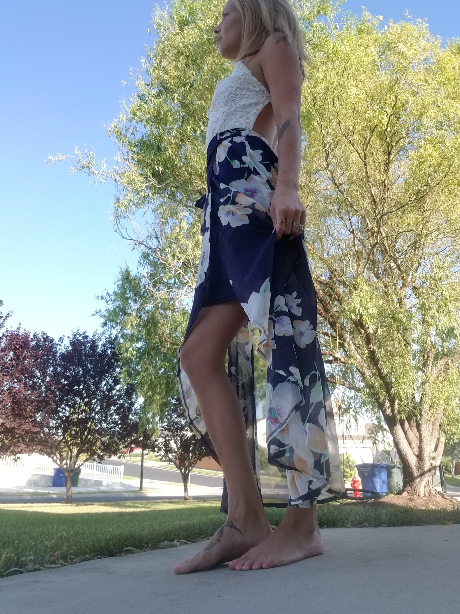 Photo by PetiteBlondeMilf with the username @Petiteblondemilf, who is a star user,  July 19, 2018 at 7:52 PM. The post is about the topic Foot Fetish and the text says 'Barefoot or heels?'