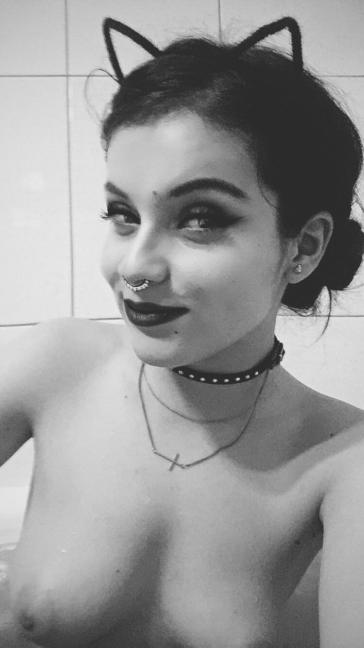 Watch the Photo by TamTam with the username @TamTam, who is a star user, posted on October 13, 2018. The post is about the topic Black and White. and the text says 'Miaw
#wesharesome
#tits
#kitties
#tamtamteam'