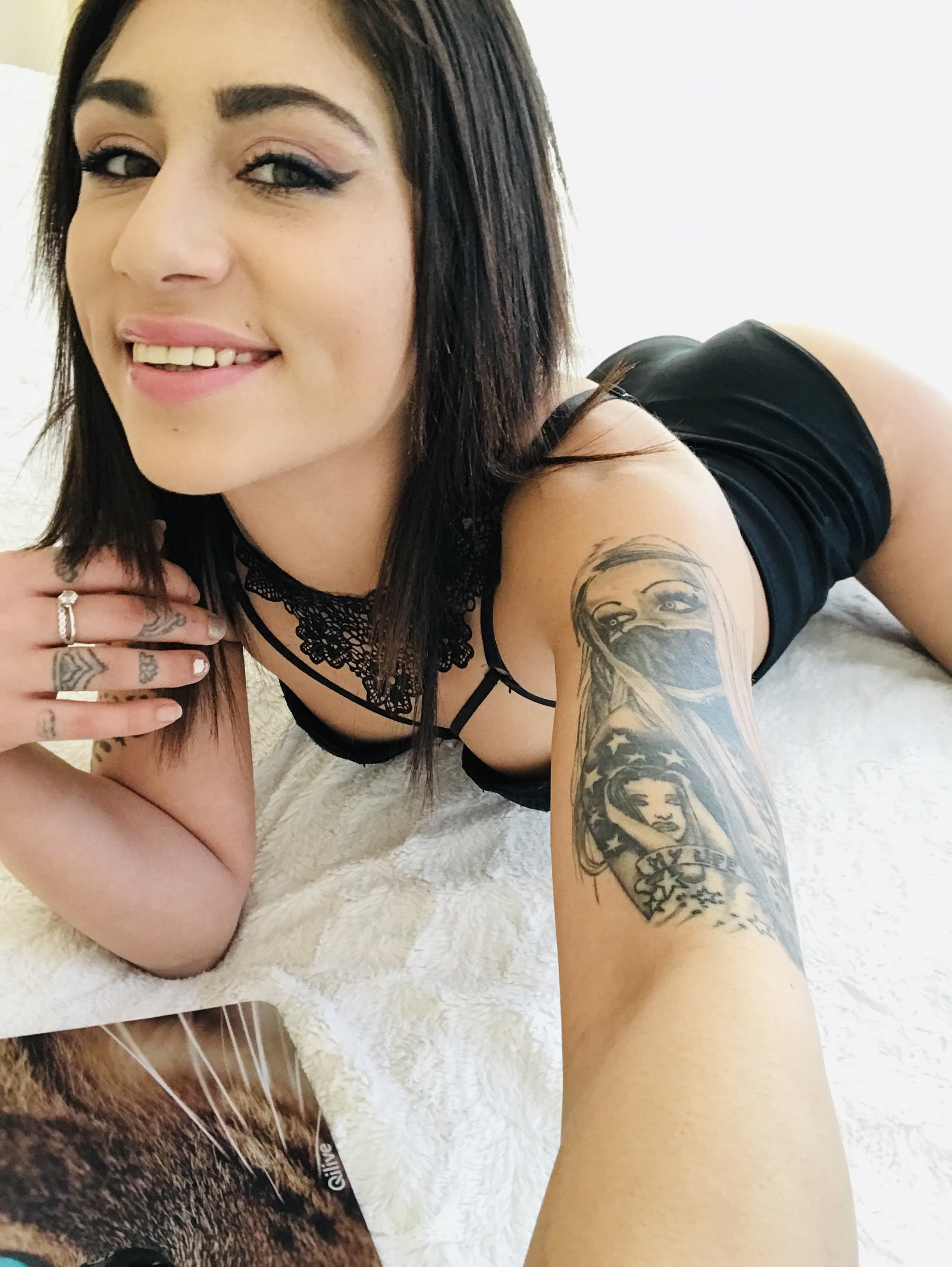 Photo by Aysha Rosse with the username @AyshaRosse, who is a star user,  January 7, 2019 at 9:25 AM. The post is about the topic Amateurs and the text says '#sharesome 
#livejasmin
#manyvids'