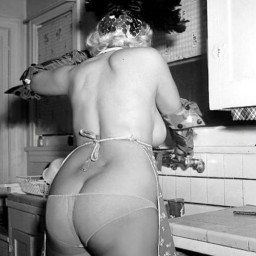 Photo by MoreThanMilfs with the username @MoreThanMilfs,  January 15, 2021 at 3:30 AM. The post is about the topic Curvy and the text says 'Jennie Lee #burlesque'