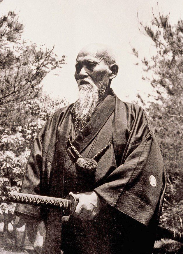 Photo by Deetz Mac Innes with the username @Deetz, posted on September 8, 2016 and the text says 'theblindninja:

Ōsensei Morihei Ueshiba 植芝 盛平 - founder of the Japanese martial art of aikido

The Way Of Martial Arts




I do amateur MMA myself however in terms of a philosophy of fighting, I been reading about this as of late and wondering if my...'
