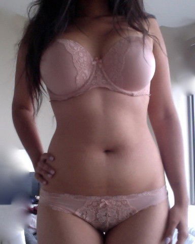 Photo by Cadman1958 with the username @Cadman1958,  November 11, 2012 at 2:21 PM and the text says 'curveappeal:

I’ve always felt very self conscious about my body and have just recently started to come to terms with myself. 
5’4”, 34DD-26-39'