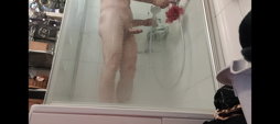 Photo by swingerschweiz with the username @swingerschweiz, who is a verified user,  June 6, 2022 at 1:59 PM and the text says 'Enjoying the #shower'