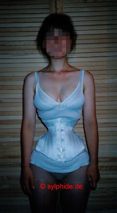 Photo by modificator with the username @modificator,  November 14, 2018 at 11:01 AM and the text says 'hard-corsets:
 #tight  #corset  #corset  #tightlacing  #wasp  #waist  #small  #waist  #waist  #training'