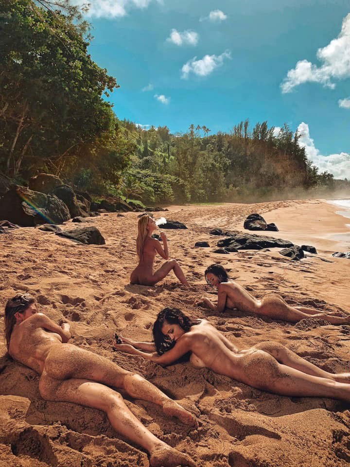 Photo by Succubus Queen with the username @Lucasdu,  October 14, 2019 at 2:28 PM. The post is about the topic Naked in public and the text says 'Beach dream..'