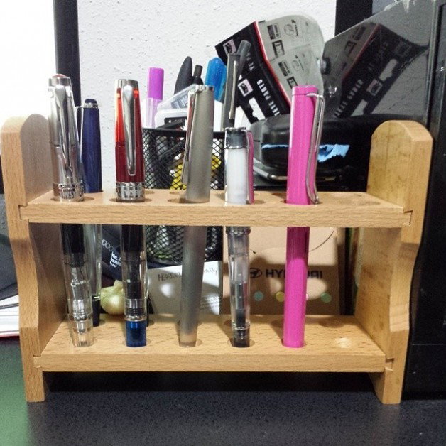 Photo by Jadehawk with the username @Jadehawk,  August 7, 2014 at 10:51 PM and the text says 'Could not looks at my fountain pens rolling on the desk. So I got them an inexpensive test tube stand, it does the job. :)'