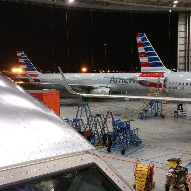 Photo by Jadehawk with the username @Jadehawk,  April 29, 2015 at 5:43 AM and the text says 'Full house at f #americanairlines hangar #americanairlines'